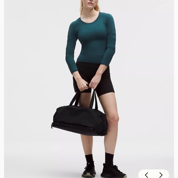 💚 Lululemon Pine Green Long Sleeve swiftly, tech top - Picture 2 of 7